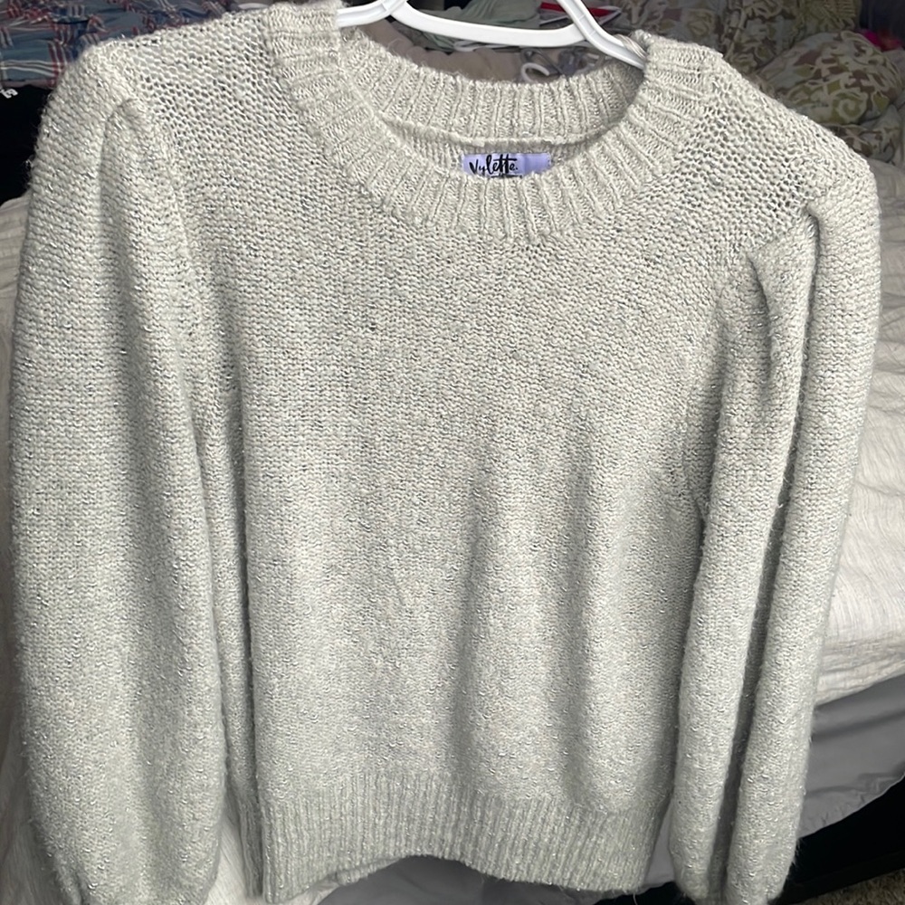 Gray sweater with puffer sleeves